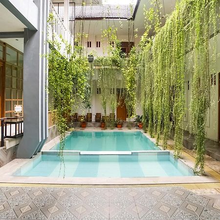 Urbanview Hotel Blok O International By Reddoorz Baturetno Εξωτερικό φωτογραφία