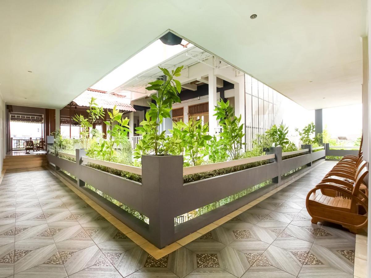 Urbanview Hotel Blok O International By Reddoorz Baturetno Εξωτερικό φωτογραφία