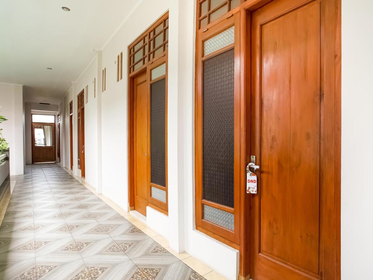 Urbanview Hotel Blok O International By Reddoorz Baturetno Εξωτερικό φωτογραφία