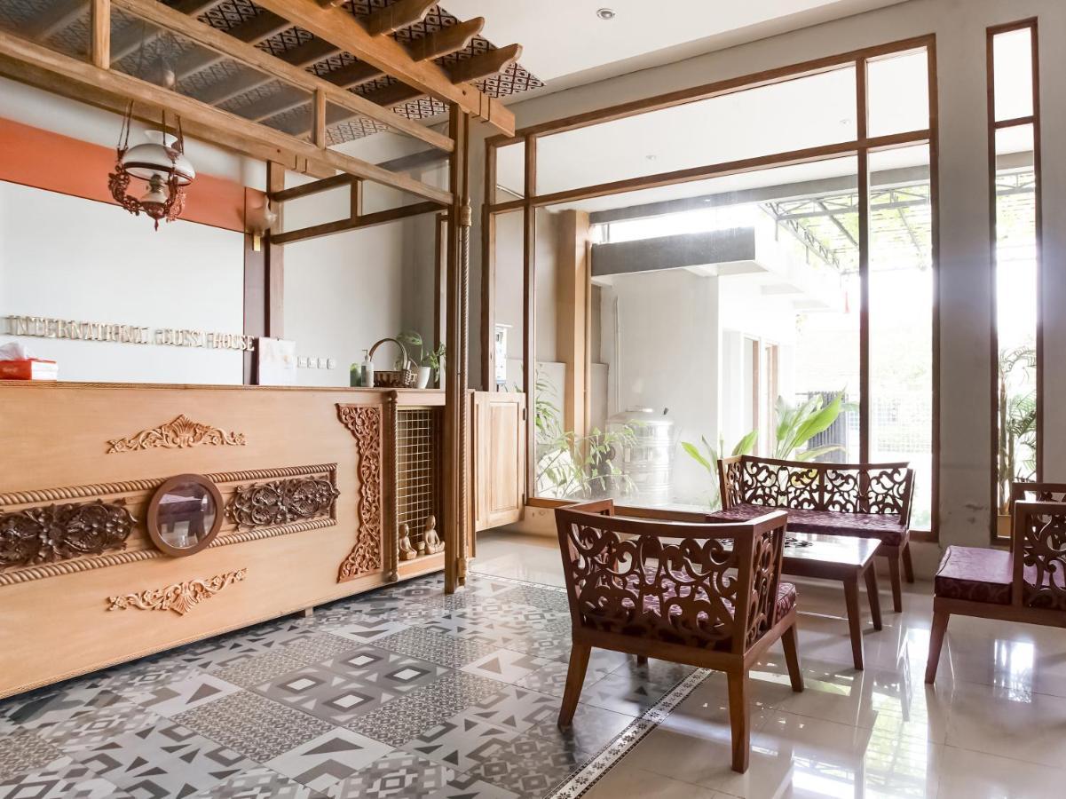 Urbanview Hotel Blok O International By Reddoorz Baturetno Εξωτερικό φωτογραφία