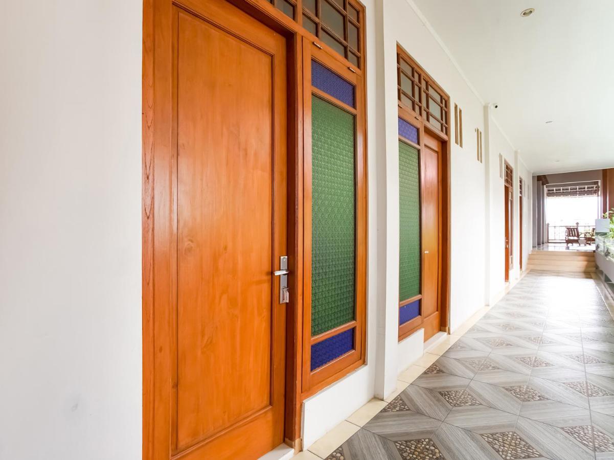 Urbanview Hotel Blok O International By Reddoorz Baturetno Εξωτερικό φωτογραφία