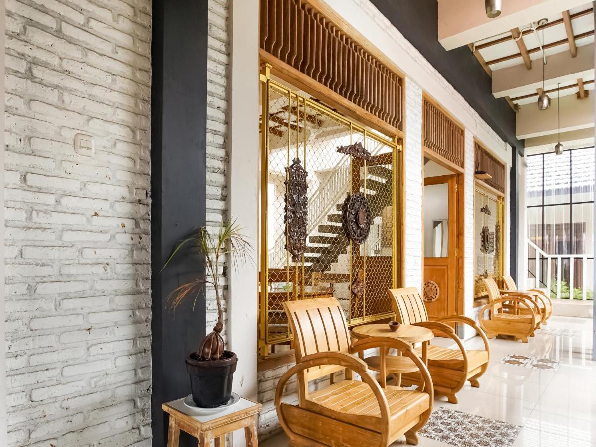 Urbanview Hotel Blok O International By Reddoorz Baturetno Εξωτερικό φωτογραφία